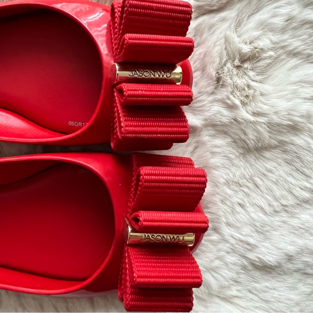 Mel Dreamed By Melissa + Jason Wu Red Big Bow Round Toe Jelly Shoes.  Size 2 - Picture 2 of 8